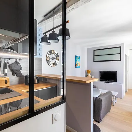 Cosy - A Lovely In The Heart Of Paris